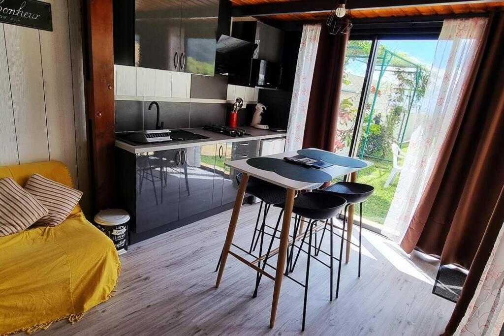 Bungalow Des Pensees Piscine Chauffee 28° Saint-Denis Exteriör bild